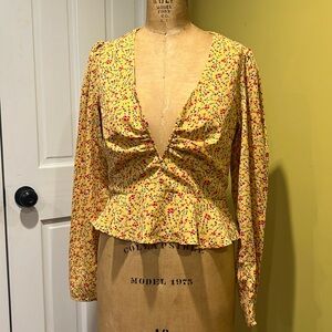 Lulus Women’s Top Low Cut Size Large